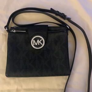 Black leather Michael Kors crossbody